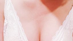roseiis : Áo ngực trắng có làm anh lo lắng??